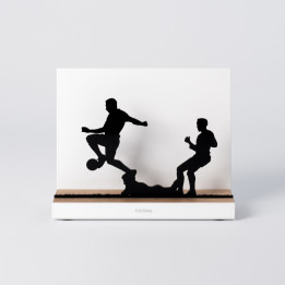 Figure décoratif “Football · Dribble par-dessus un tacle” | SPORTS Collection | Souvenirs