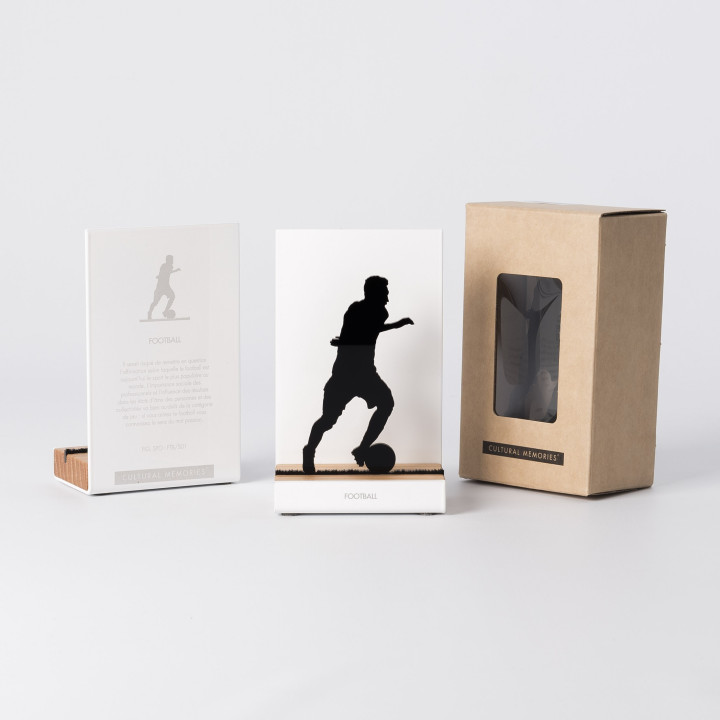 Figure "Football · Running with the ball" next to its sleeve and its gift box