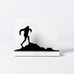 Figure décoratif “Trail · Montée entre les rochers” | Collection SPORTS | Souvenirs