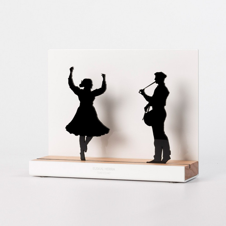Figure "TXISTULARI / DANTZARI NESKA" | EUSKAL HERRIA Collection
