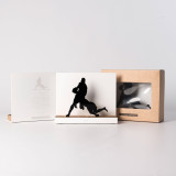 Figure "Rugby · Plaquage" à côté de son coffret et de sa boîte cadeau