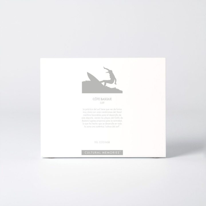 Estuche de la figura "Surf · Vuelo sobre la ola" con el texto que explica la silueta