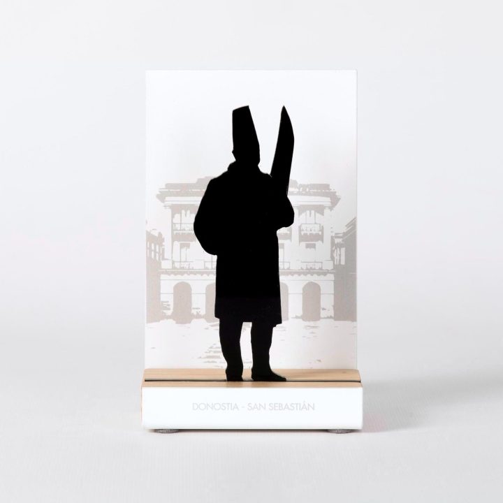 Figure "CHEF CUISINIER AU COUTEAU", vue de face