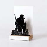 Figure "OLENTZERO", vue en perspective avec son socle en chêne
