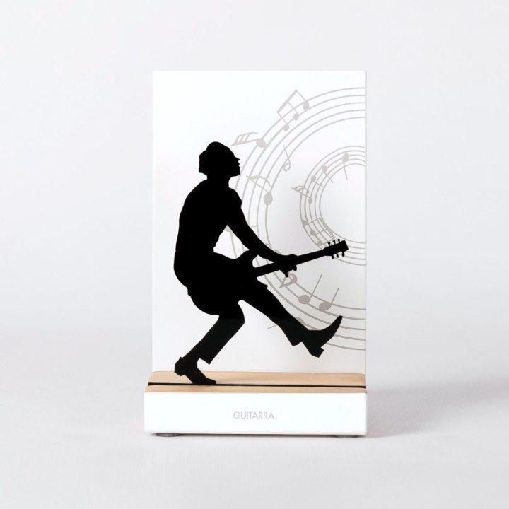 Figure "Guitare · Duck walk", vue de face