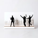Figure "Golf · Celebration before the crowd", front view