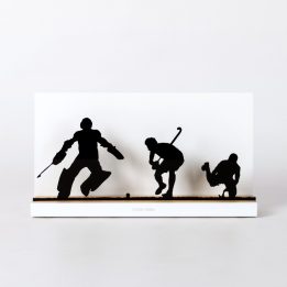 Figure "Field hockey · Goalkeeper and two players", front view