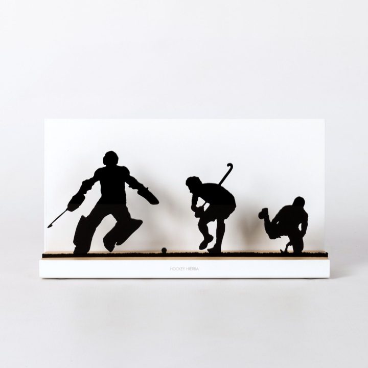 Figure "Hockey sur gazon · Gardien et deux joueurs", vue de face