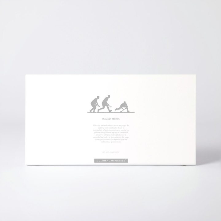 Estuche de la figura "Hockey hierba · Tres jugadores, entrada en plancha" con el texto que explica la silueta
