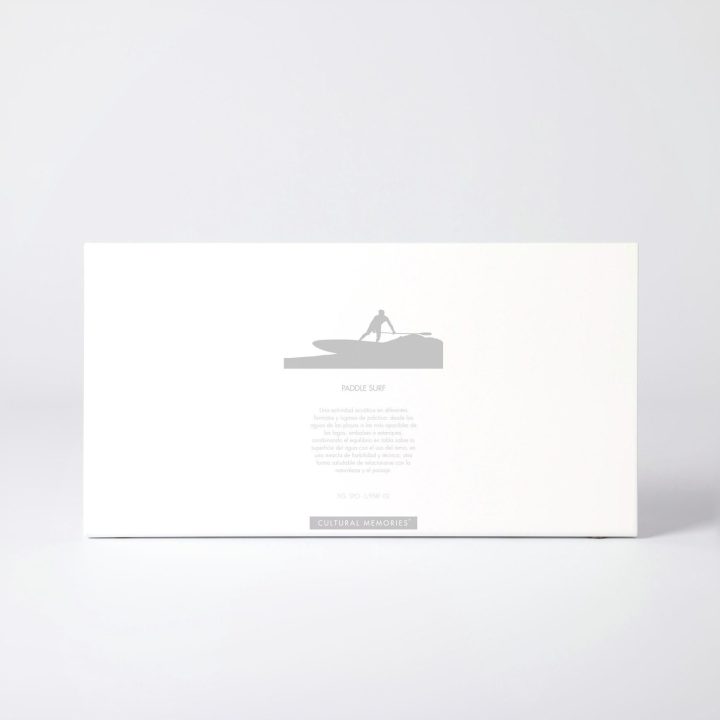 Estuche de la figura "Paddle surf · Remando en la ola" con el texto que explica la silueta