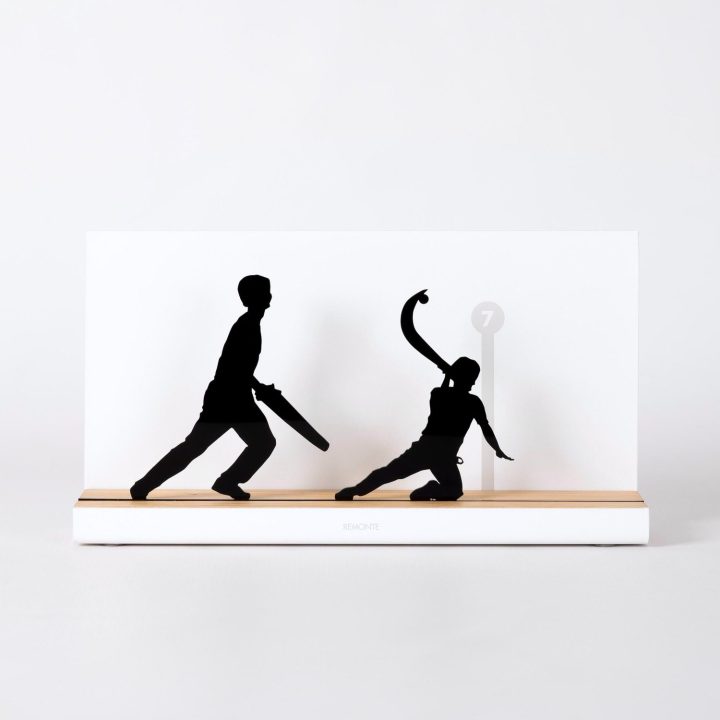 Figure "Remonte · Two players, one on the ground", front view