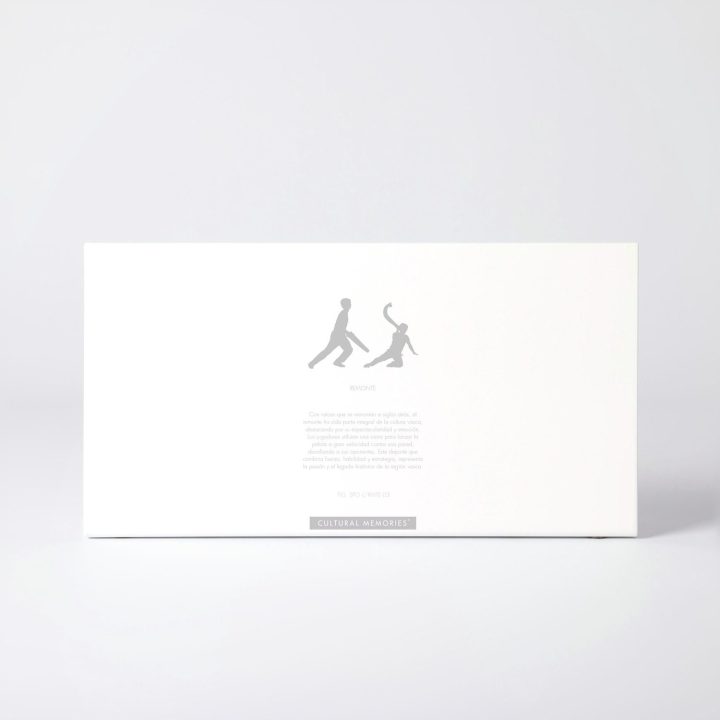 Coffret de la figure "Remonte · Deux joueurs, l'un au sol" avec le texte qui explique la silhouette