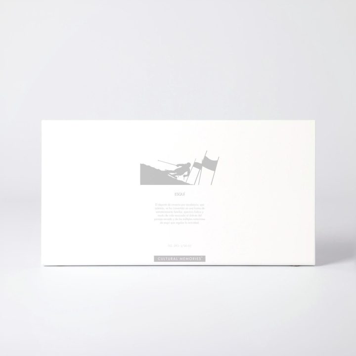 Sleeve of the figure "Skiing · Slalom towards two gates" with the text explaining the silhouette