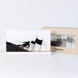 Figure "Skiing · Slalom towards two gates" next to its sleeve and its gift box