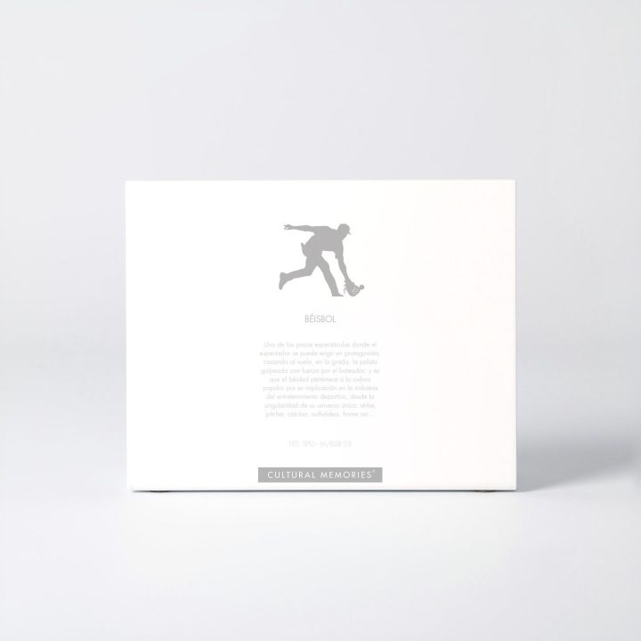 Sleeve of the figure "Baseball · Fielder catching the ball" with the text explaining the silhouette