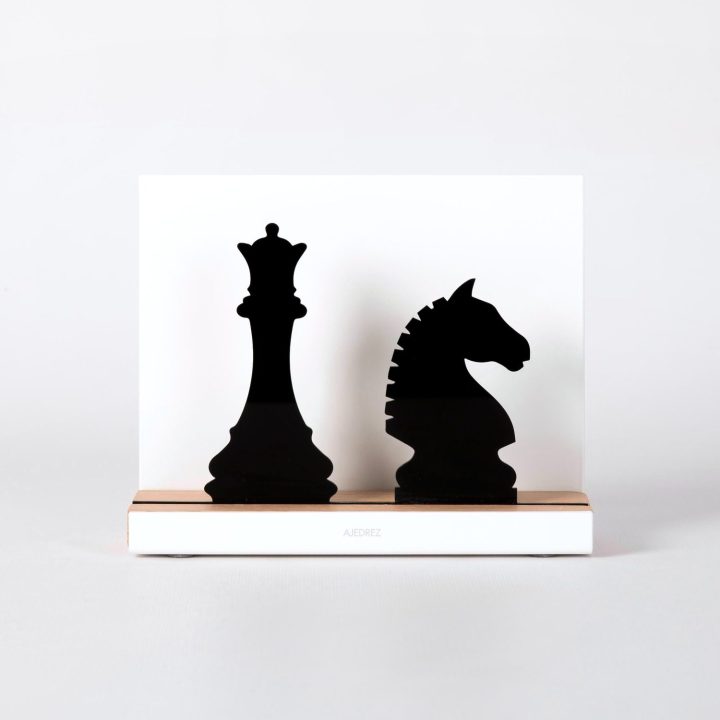 Figure "Chess · Queen and knight", front view