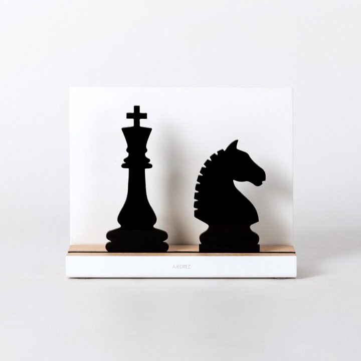 Figure "Chess · King and knight", front view