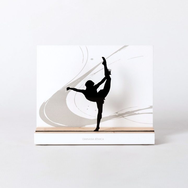 Figure "Rhythmic gymnastics · Standing split", front view