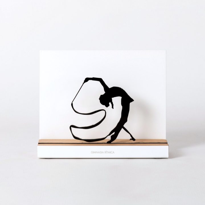Figure "Rhythmic gymnastics · Back bend with ribbon", front view