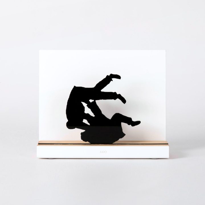 Figure "Judo · Uchi-mata, fall after the throw", front view