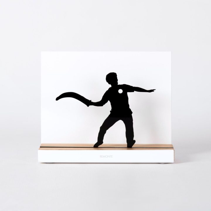 Figure "Remonte · Throw with the cesta", front view