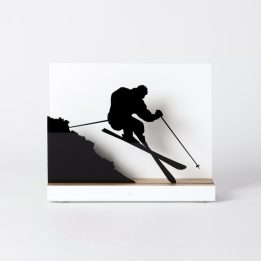 Figure "Skiing · Jump off the rocks", front view