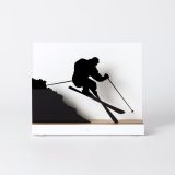 Figure "Skiing · Jump off the rocks", front view