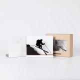 Figure "Skiing · Jump off the rocks" next to its sleeve and its gift box
