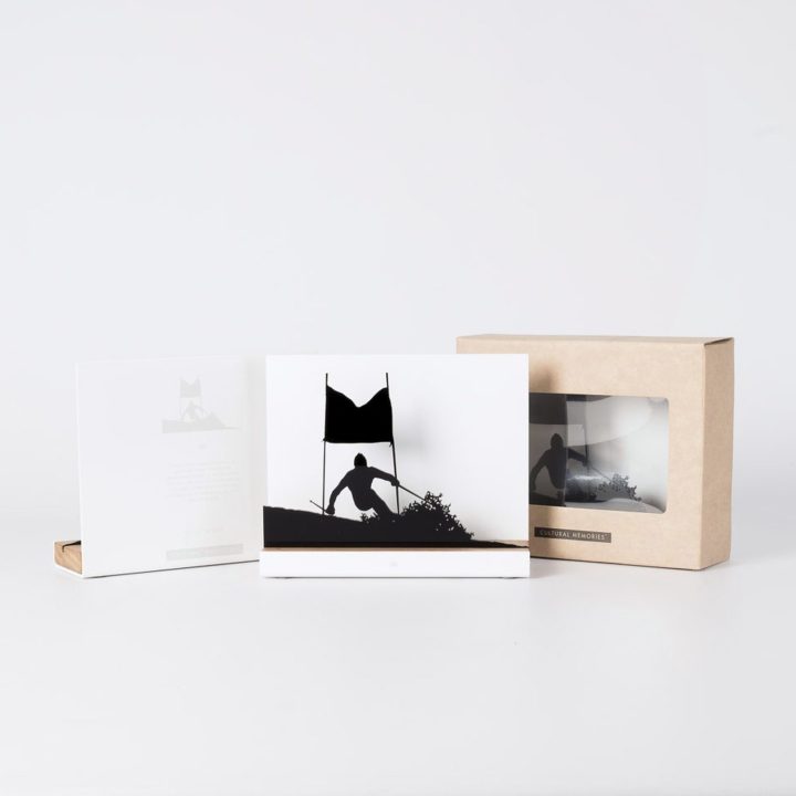 Figure "Skiing · Slalom head-on under the gate" next to its sleeve and its gift box