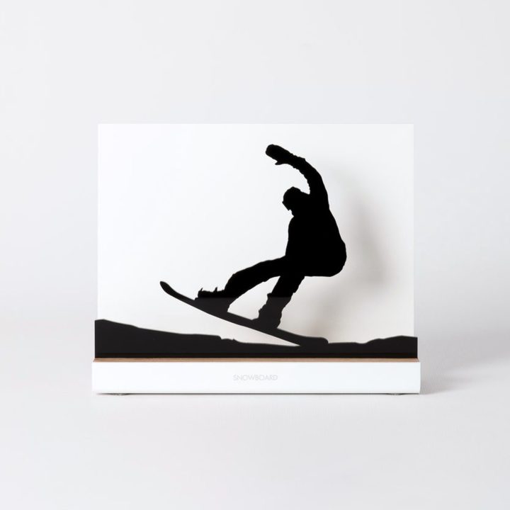 Figure "Snowboard · Carving sur les talons", vue de face