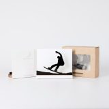 Figure "Snowboard · Heelside carve" next to its sleeve and its gift box