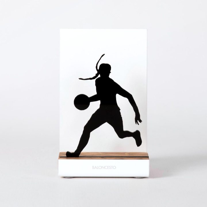 Figure "Basketball · Woman player dribbling", front view