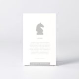 Coffret de la figure "Échecs · Cavalier" avec le texte qui explique la silhouette