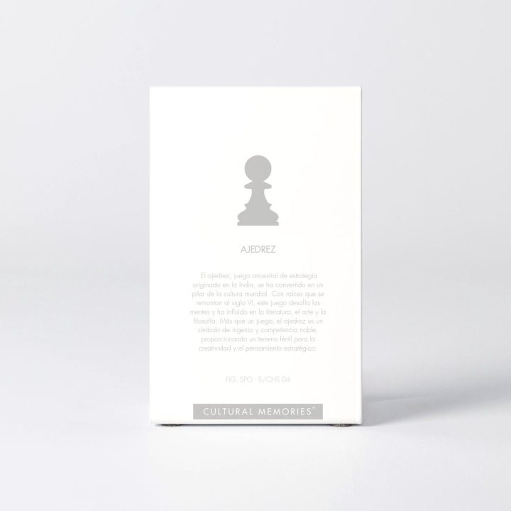 Sleeve of the figure "Chess · Pawn" with the text explaining the silhouette