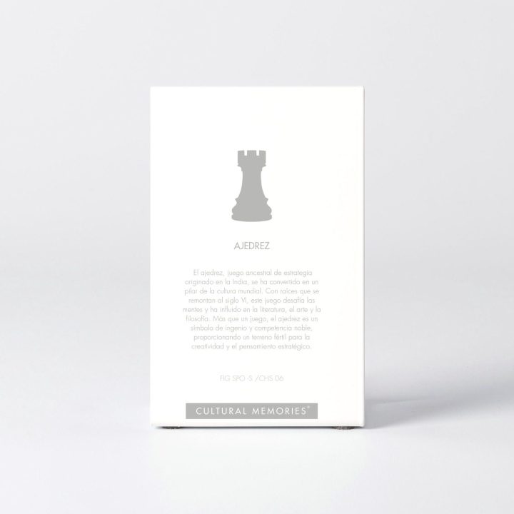 Sleeve of the figure "Chess · Rook" with the text explaining the silhouette