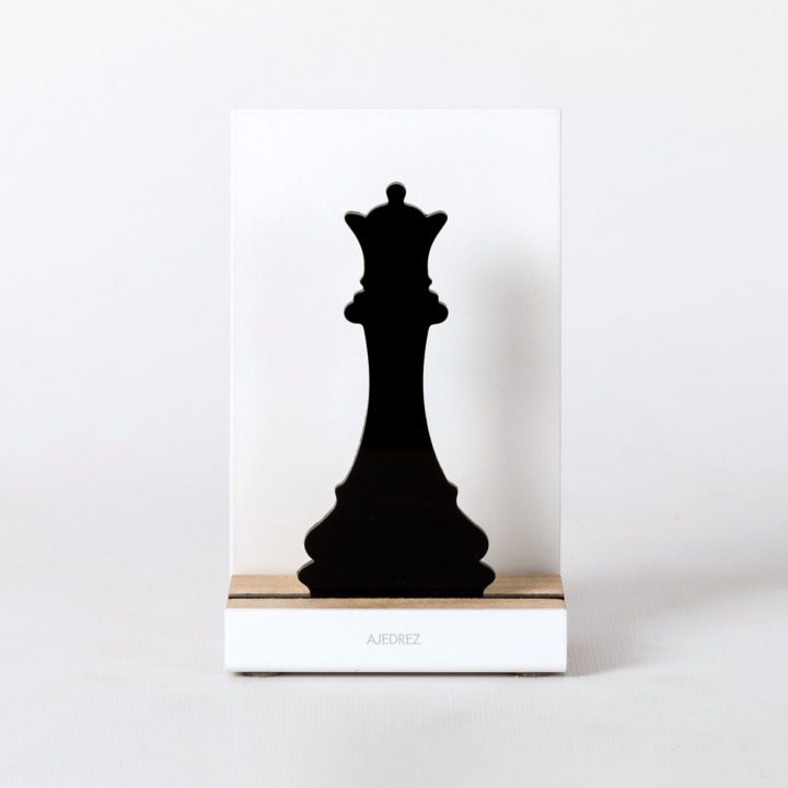 Figure "Chess · Queen", front view