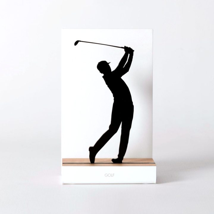Figure "Golf · Fin de swing", vue de face