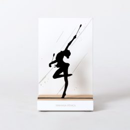 Figure "Gymnastique rythmique · Gymnaste aux massues", vue de face