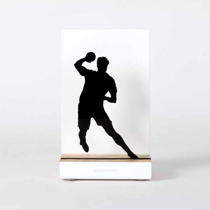 Figure "Handball · Player winding up", front view