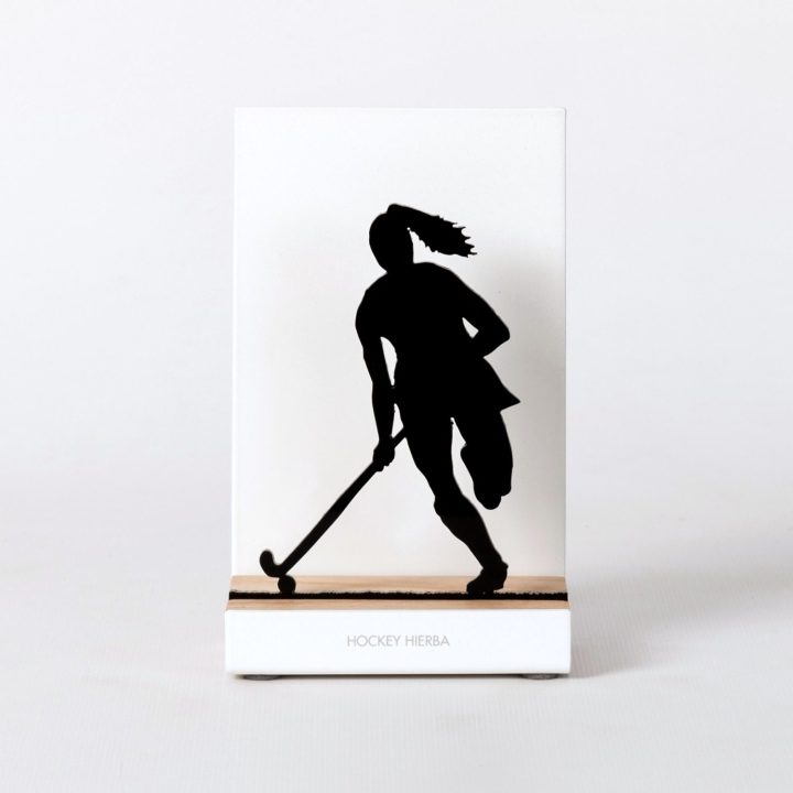 Figure "Field hockey · Ponytailed player", front view