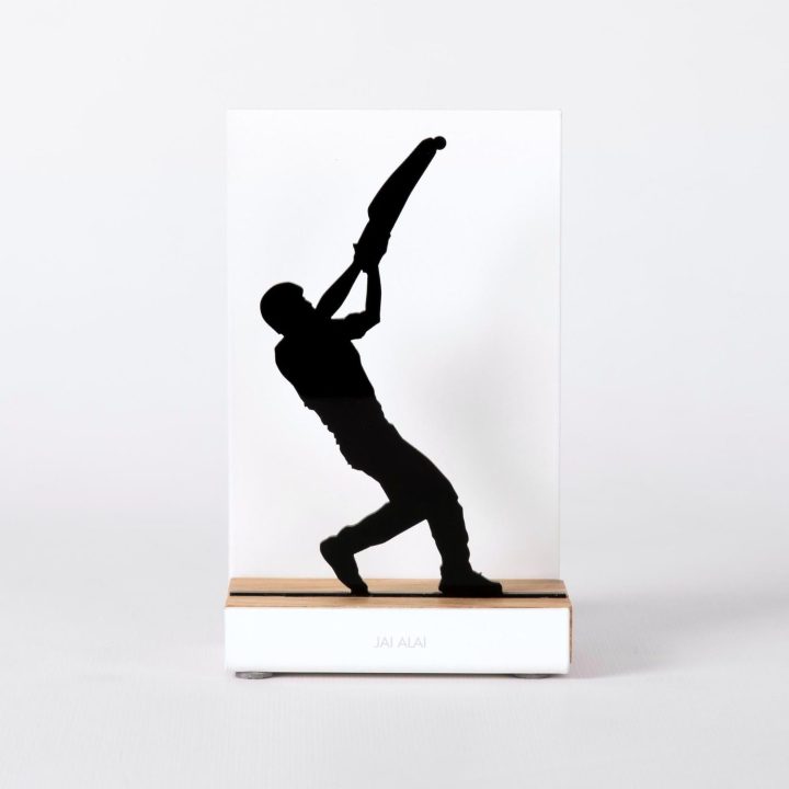 Figure "Jai alai · Cesta held high", front view