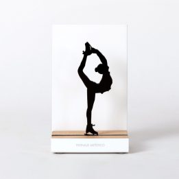 Figure "Figure skating · Biellmann spin", front view
