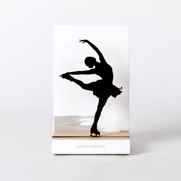 Figure "Figure skating · Arabesque spiral", front view