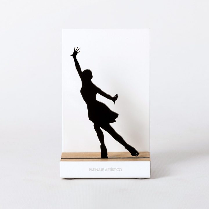 Figure "Patinage artistique · Ina Bauer cambré", vue de face