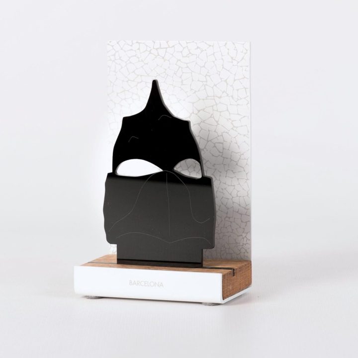 Figure "La Pedrera chimney", angled view showing its oak base