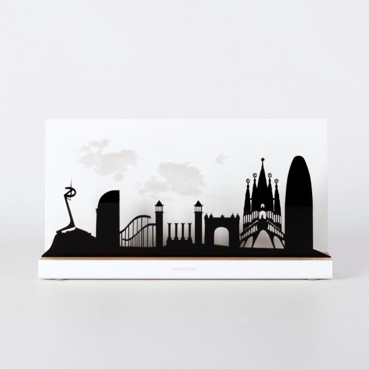 Figura "Skyline de Barcelona", vista de frente