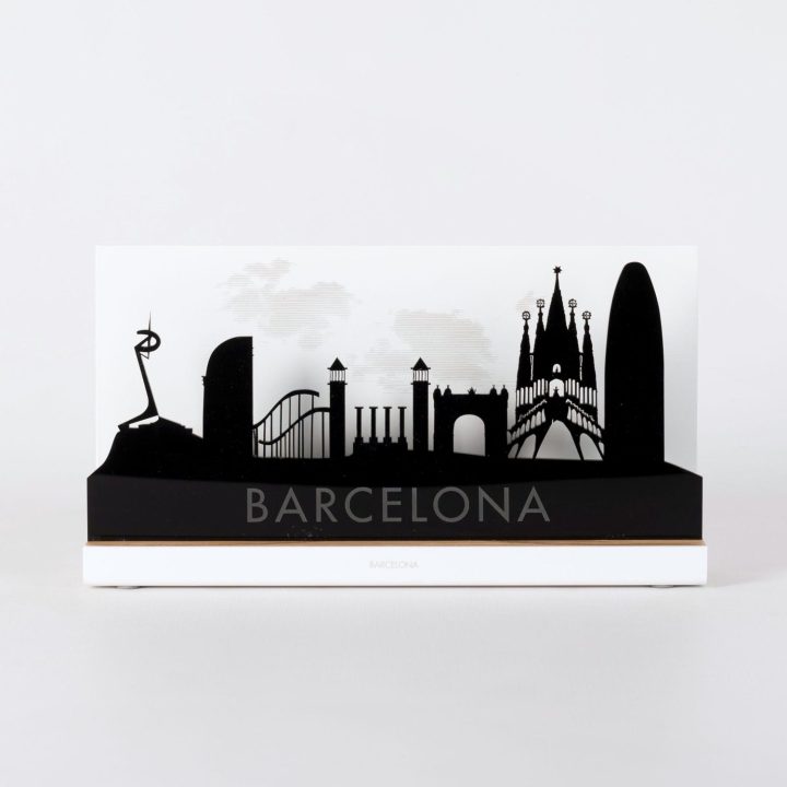 Figure "Barcelona skyline with lettering", front view