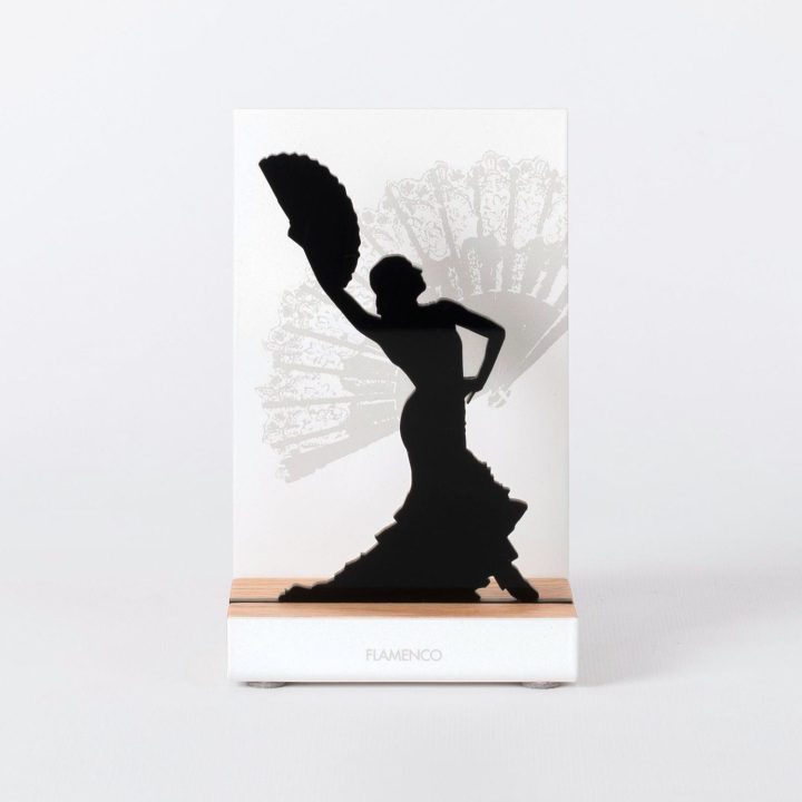 Figura "Bailadora con abanico", vista de frente