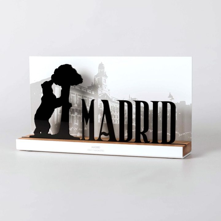 Figure "Bear and strawberry tree with Madrid lettering", angled view showing its oak base