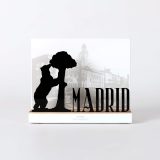 Figure "L'ours et l'arbousier avec lettrage Madrid", vue de face